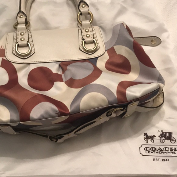 Coach small handbag - barely used - Picture 6 of 7